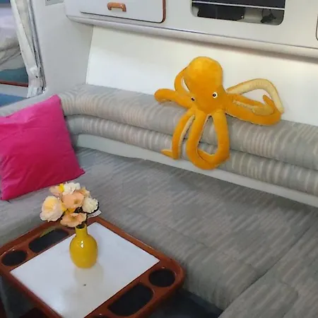 Marina Yatch Experience Botel